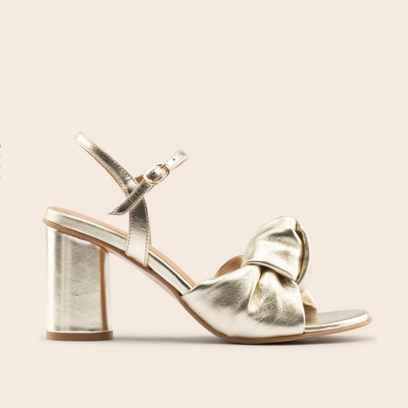 Elegant Gold Women's Sandals - Picture 2 of 13